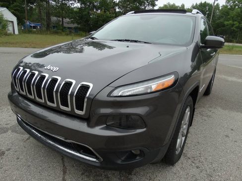 Used 2018 Jeep Cherokee 4WD Limited w/ Luxury Group w/ Luxury Group image 8