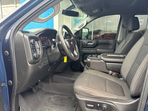 Used 2022 Chevrolet Silverado 2500 Custom w/ Custom Value Package AWD/4WD image 17