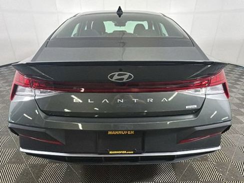 Used 2025 Hyundai Elantra SEL FWD image 4