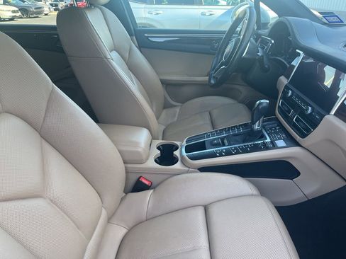 Used 2021 Porsche Macan image 12
