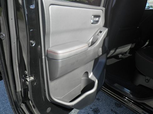 Used 2022 Nissan Frontier PRO-4X image 18