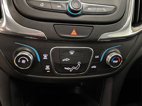 Used 2019 Chevrolet Equinox LT image 30