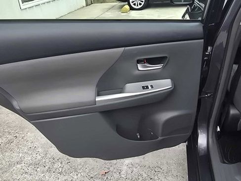 Used 2012 Toyota Prius V Five image 26