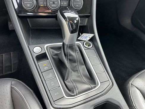 Used 2024 Volkswagen Jetta SE image 30