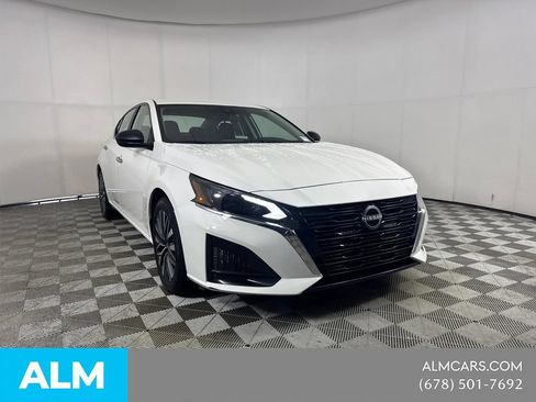Used 2025 Nissan Altima 2.5 SV FWD image 4
