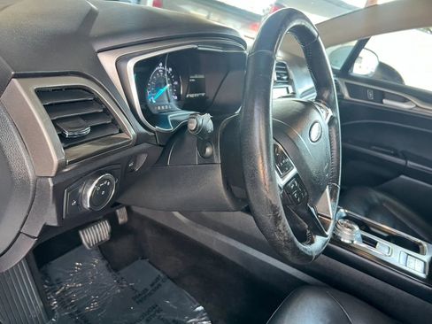 Used 2018 Ford Fusion SE w/ Equipment Group 602A FWD image 17