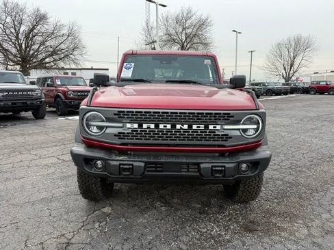 New 2025 Ford Bronco Badlands image 3