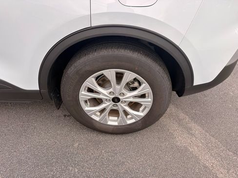 Certified 2025 Ford Escape Active w/ Cold Weather Package FWD image 30