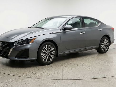Used 2025 Nissan Altima 2.5 SV image 3