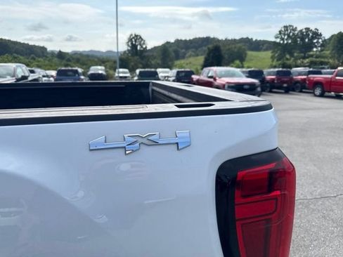 Used 2024 GMC Sierra 2500 Pro w/ Convenience Package AWD/4WD image 8