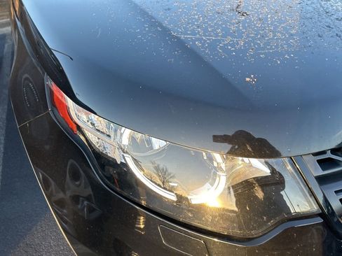 Used 2018 Land Rover Discovery Sport SE image 5