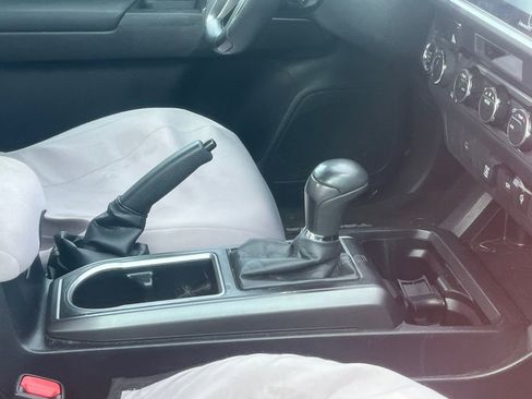 Used 2021 Toyota Tacoma TRD Off-Road image 6