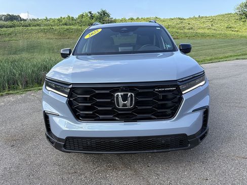 Used 2025 Honda Pilot Black Edition image 8