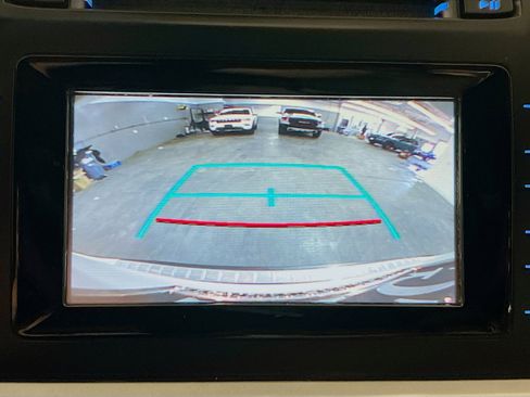 Used 2017 Toyota Highlander LE FWD image 9