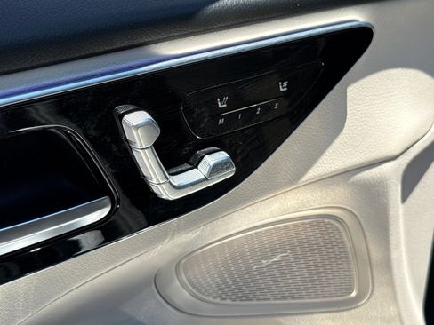 Used 2025 Mercedes-Benz C 300 Sedan image 23