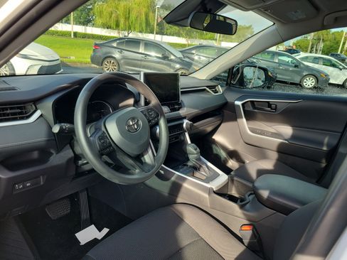Used 2025 Toyota RAV4 LE FWD image 29