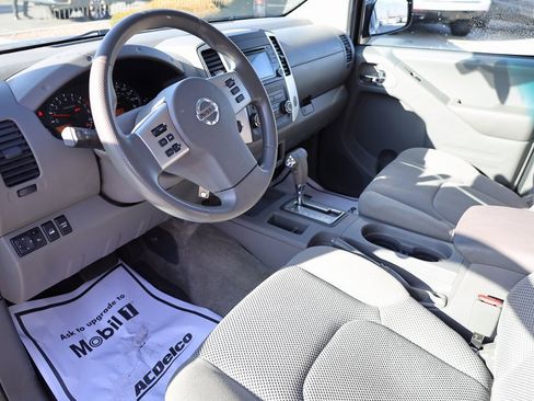 Used 2018 Nissan Frontier SV image 12