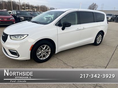 Used 2024 Chrysler Pacifica Touring-L