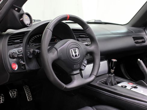 Used 2004 Honda S2000 image 41