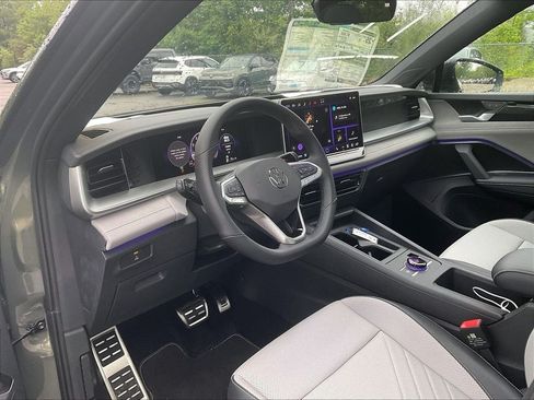 New 2026 Volkswagen Tiguan SE R-Line AWD/4WD image 9