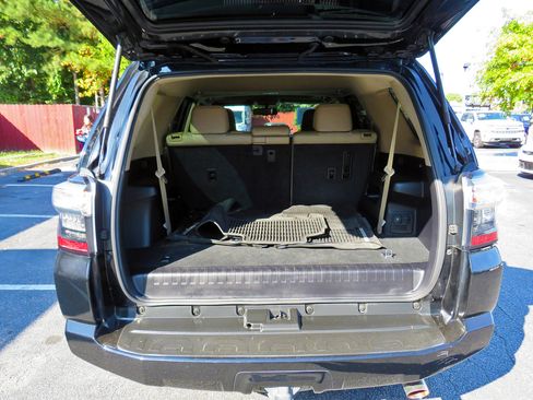 Used 2016 Toyota 4Runner Limited image 16