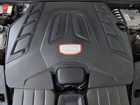 Used 2022 Porsche Cayenne Turbo AWD/4WD image 22