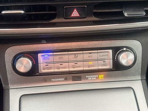 Used 2023 Hyundai Kona SE image 13