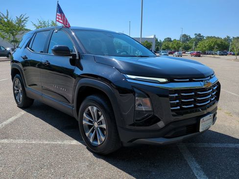 Used 2025 Chevrolet Equinox LT FWD image 2