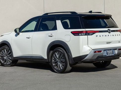 Used 2024 Nissan Pathfinder SL w/ SL Premium Package image 3