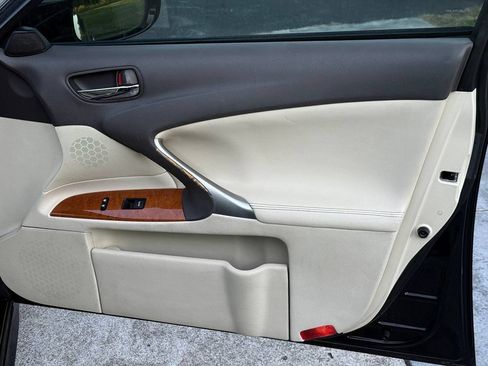 Used 2009 Lexus IS 350 RWD image 21