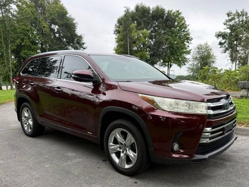 Used 2017 Toyota Highlander Limited AWD/4WD image 5