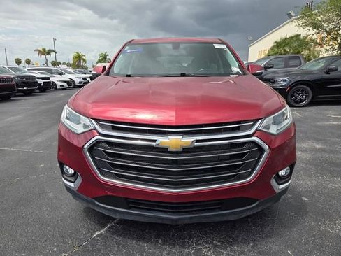 Used 2021 Chevrolet Traverse LT FWD image 2