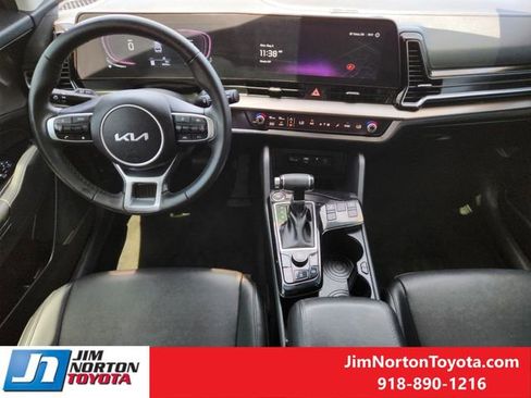 Used 2025 Kia Sportage EX FWD image 25