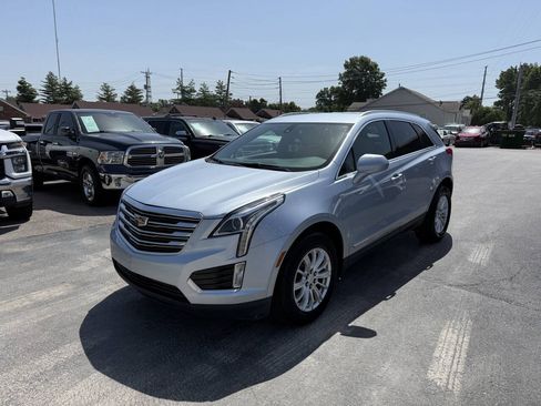 Used 2017 Cadillac XT5 FWD image 2