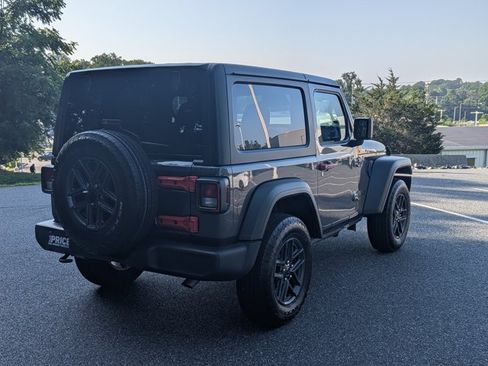 Used 2026 Jeep Wrangler Sport AWD/4WD image 5