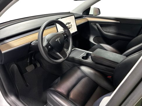Certified 2023 Tesla Model Y Long Range AWD/4WD image 9