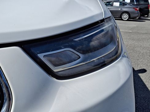 Used 2023 Chrysler Pacifica Touring-L image 9