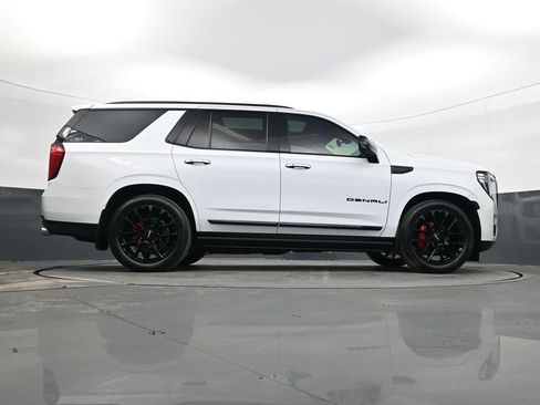 Used 2022 GMC Yukon Denali w/ Denali Premium Package image 25
