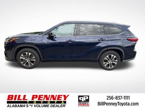 Used 2021 Toyota Highlander XLE image 1