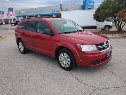 Used 2019 Dodge Journey SE image 2