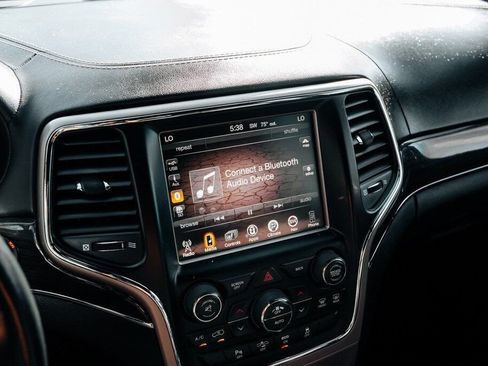 Used 2014 Jeep Grand Cherokee Overland w/ Advanced Technology Group AWD/4WD image 36