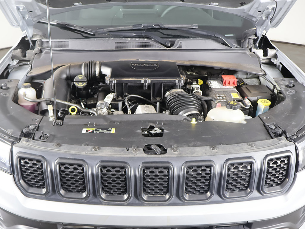 Used 2025 Jeep Compass Latitude w/ Altitude Special Edition AWD/4WD image 17
