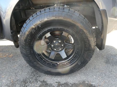 Used 2019 Nissan Frontier SV image 32