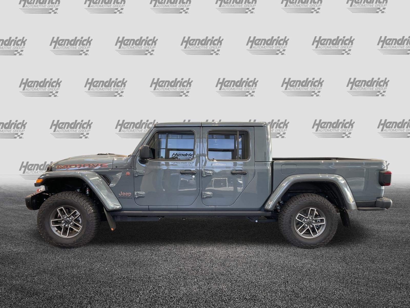 Used 2026 Jeep Gladiator Mojave w/ Steel Bumper Group AWD/4WD image 7