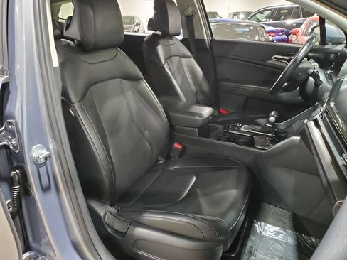Used 2024 Kia Sportage EX FWD image 13