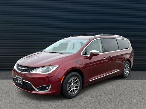 Used 2020 Chrysler Pacifica Limited w/ Advanced Safetytec Group image 1