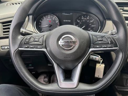 Used 2017 Nissan Rogue S AWD/4WD image 32
