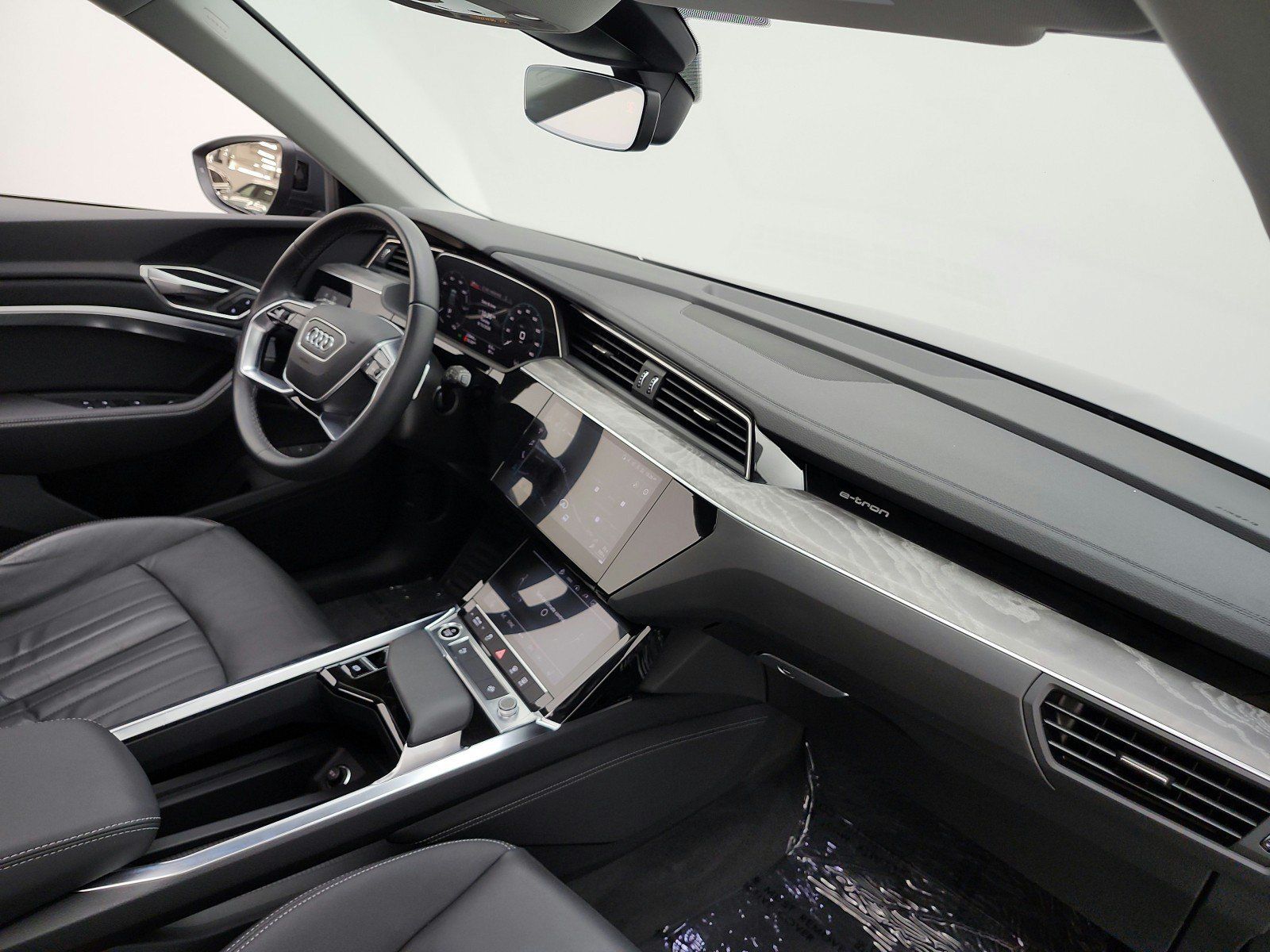 Used 2024 Audi Q8 e-tron Premium AWD/4WD image 19