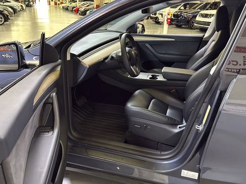 Used 2023 Tesla Model Y Long Range AWD/4WD image 18