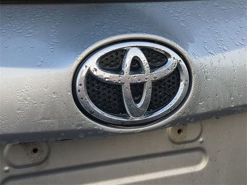 Used 2016 Toyota RAV4 LE image 11